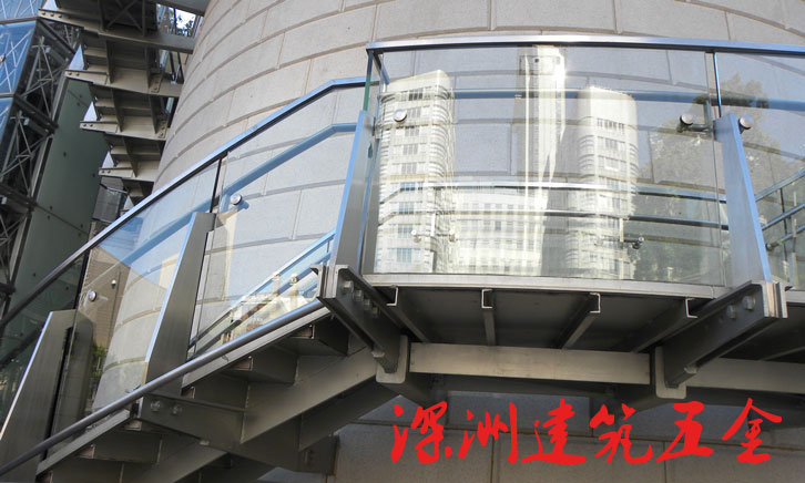 香港海港城護(hù)欄左側(cè)不銹鋼工程立柱